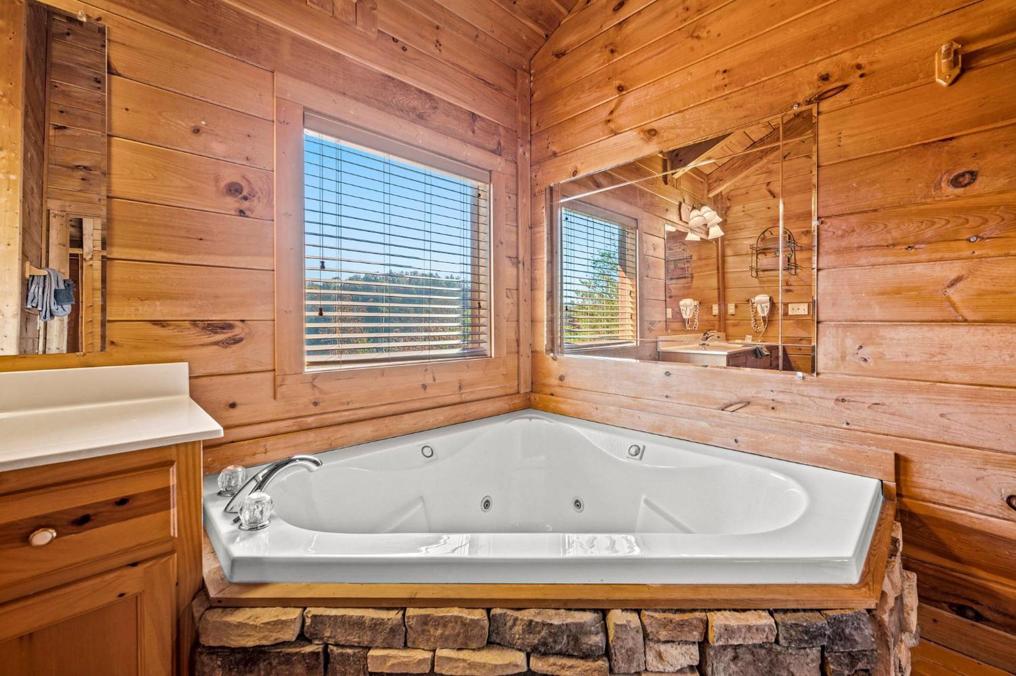 Bearfoot Pines - True Log Cabin - Wi-Fi, Hot Tub, Fishing, Deck With Views! - Mins To Pf 塞维尔维尔 外观 照片