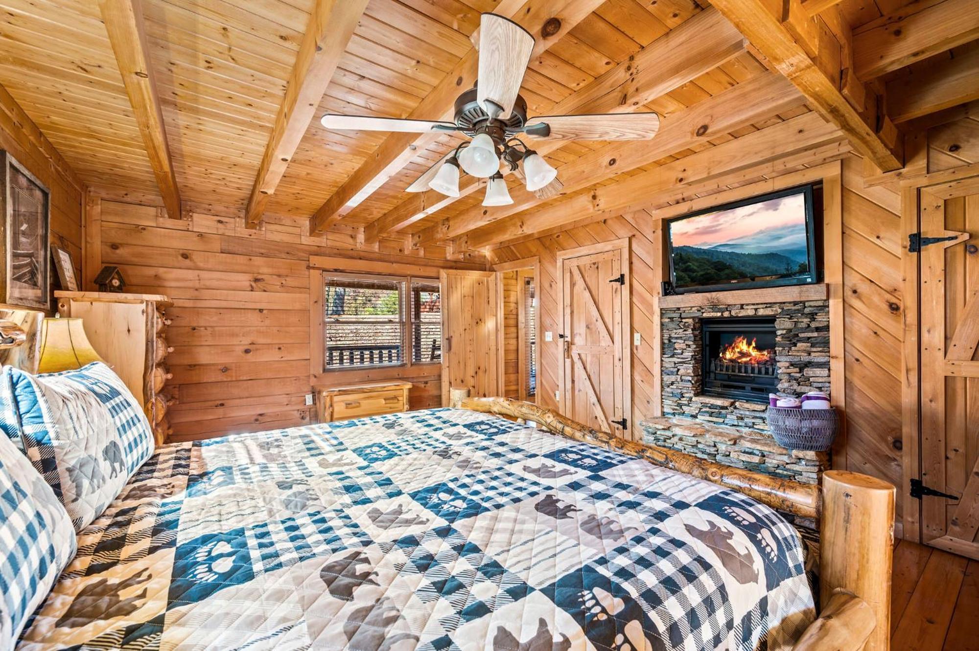 Bearfoot Pines - True Log Cabin - Wi-Fi, Hot Tub, Fishing, Deck With Views! - Mins To Pf 塞维尔维尔 外观 照片
