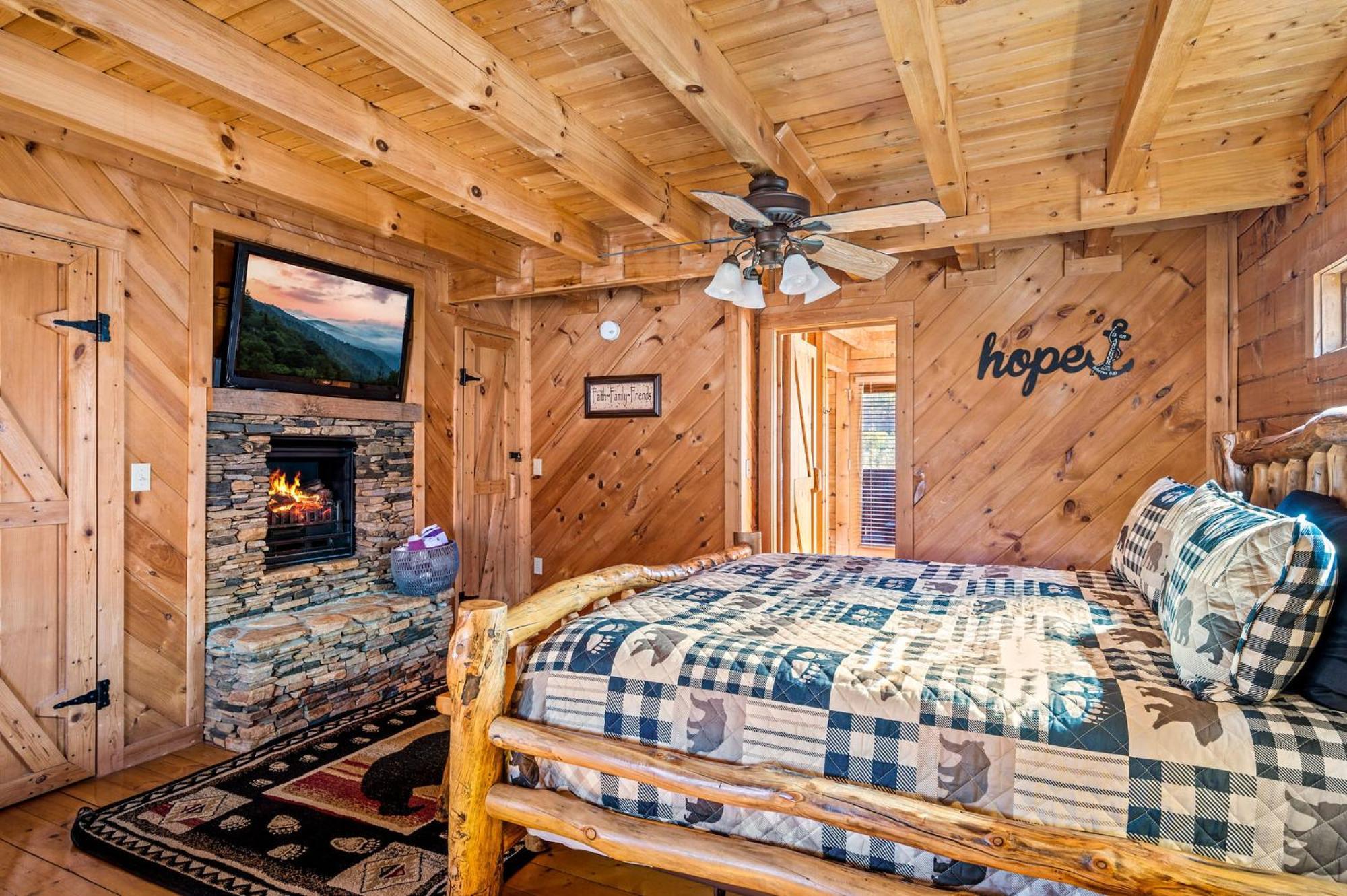 Bearfoot Pines - True Log Cabin - Wi-Fi, Hot Tub, Fishing, Deck With Views! - Mins To Pf 塞维尔维尔 外观 照片