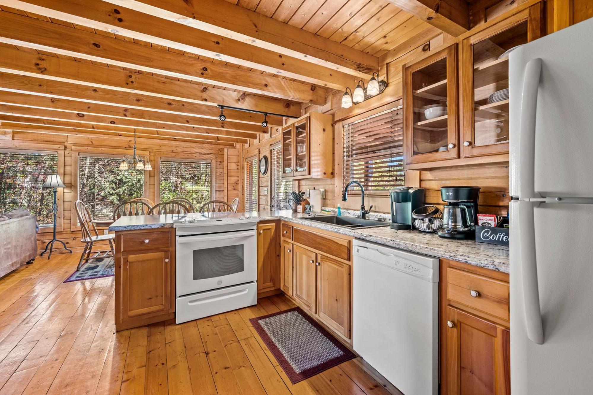 Bearfoot Pines - True Log Cabin - Wi-Fi, Hot Tub, Fishing, Deck With Views! - Mins To Pf 塞维尔维尔 外观 照片