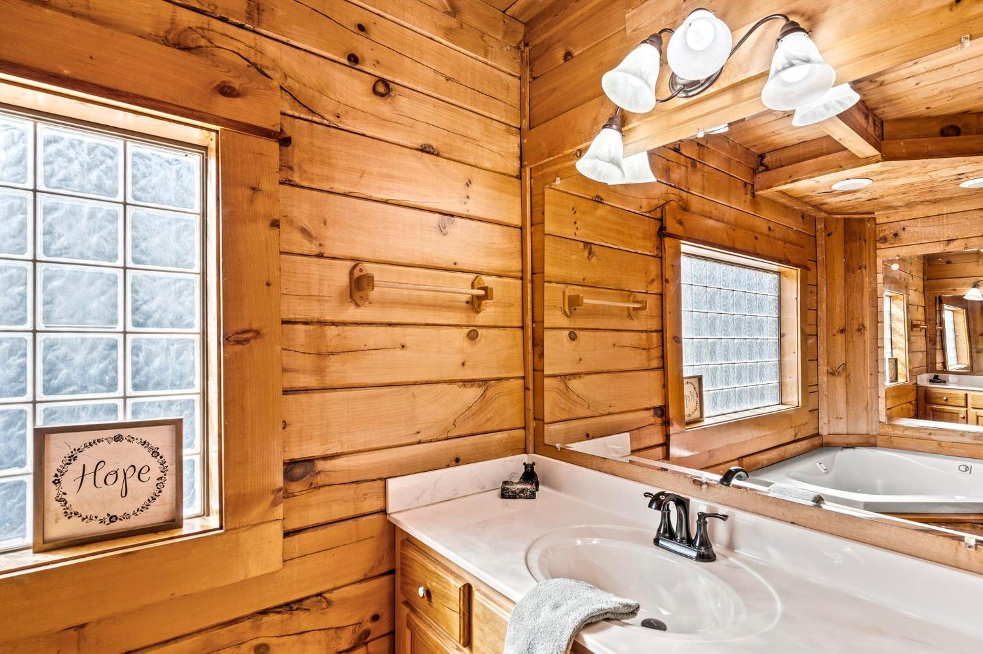 Bearfoot Pines - True Log Cabin - Wi-Fi, Hot Tub, Fishing, Deck With Views! - Mins To Pf 塞维尔维尔 外观 照片